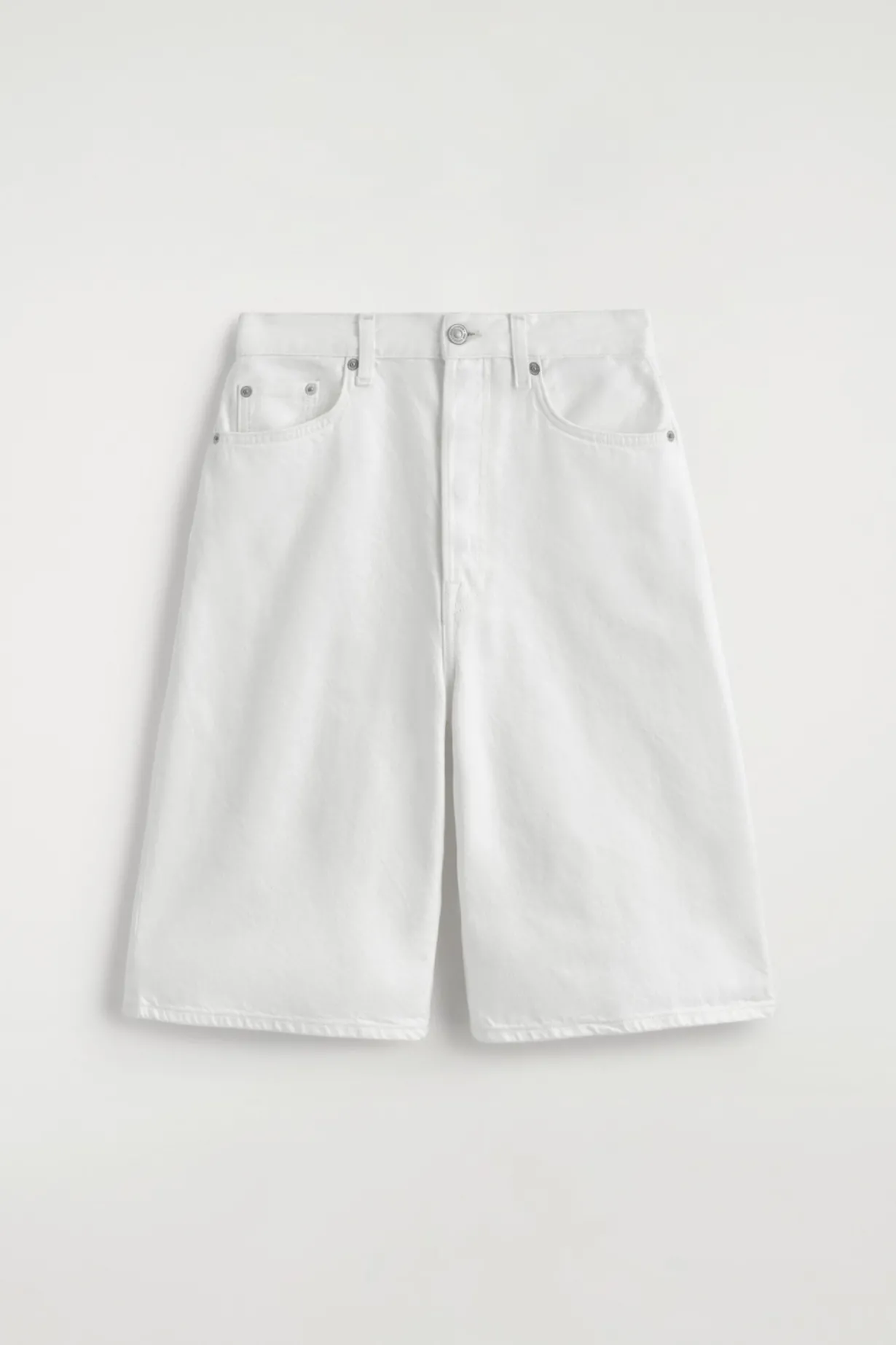 KNIELANGE JEANSSHORTS