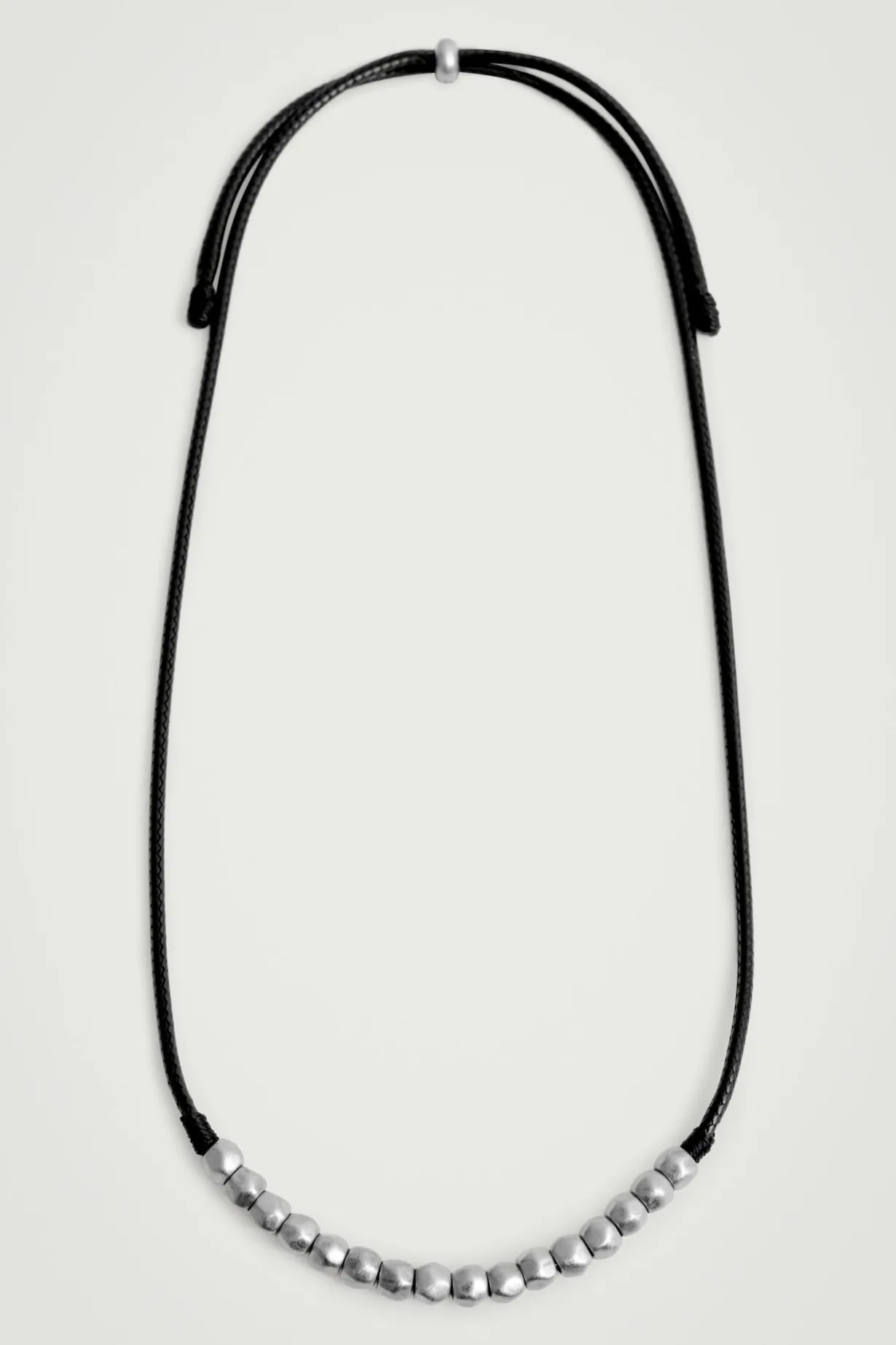 KORDELKETTE AUS LEDER MIT PERLEN