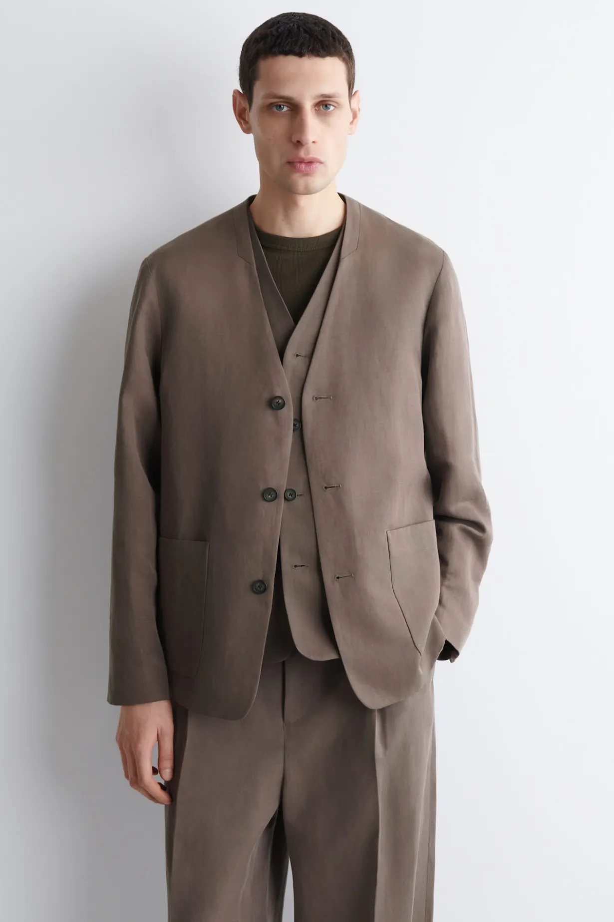 KRAGENLOSER BLAZER AUS LEINEN-MIX