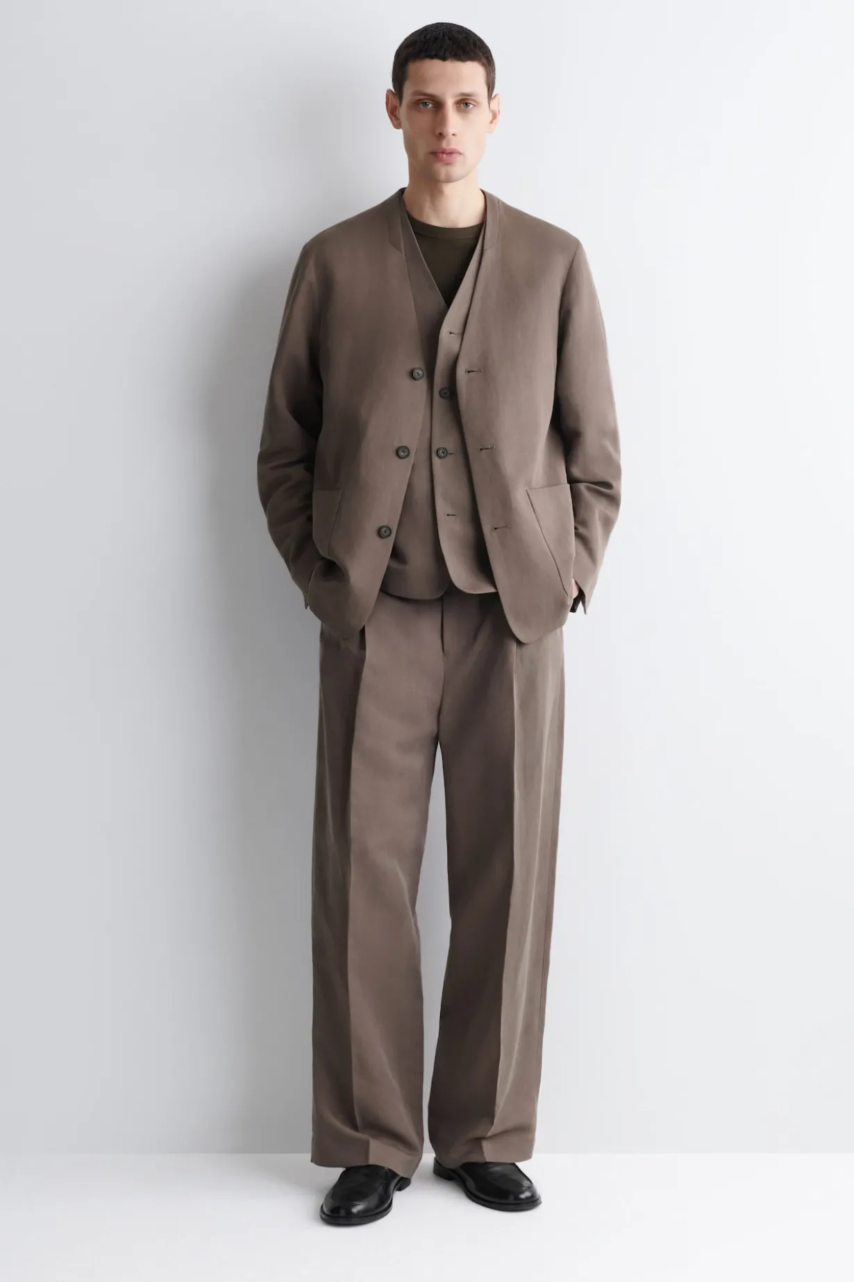 KRAGENLOSER BLAZER AUS LEINEN-MIX