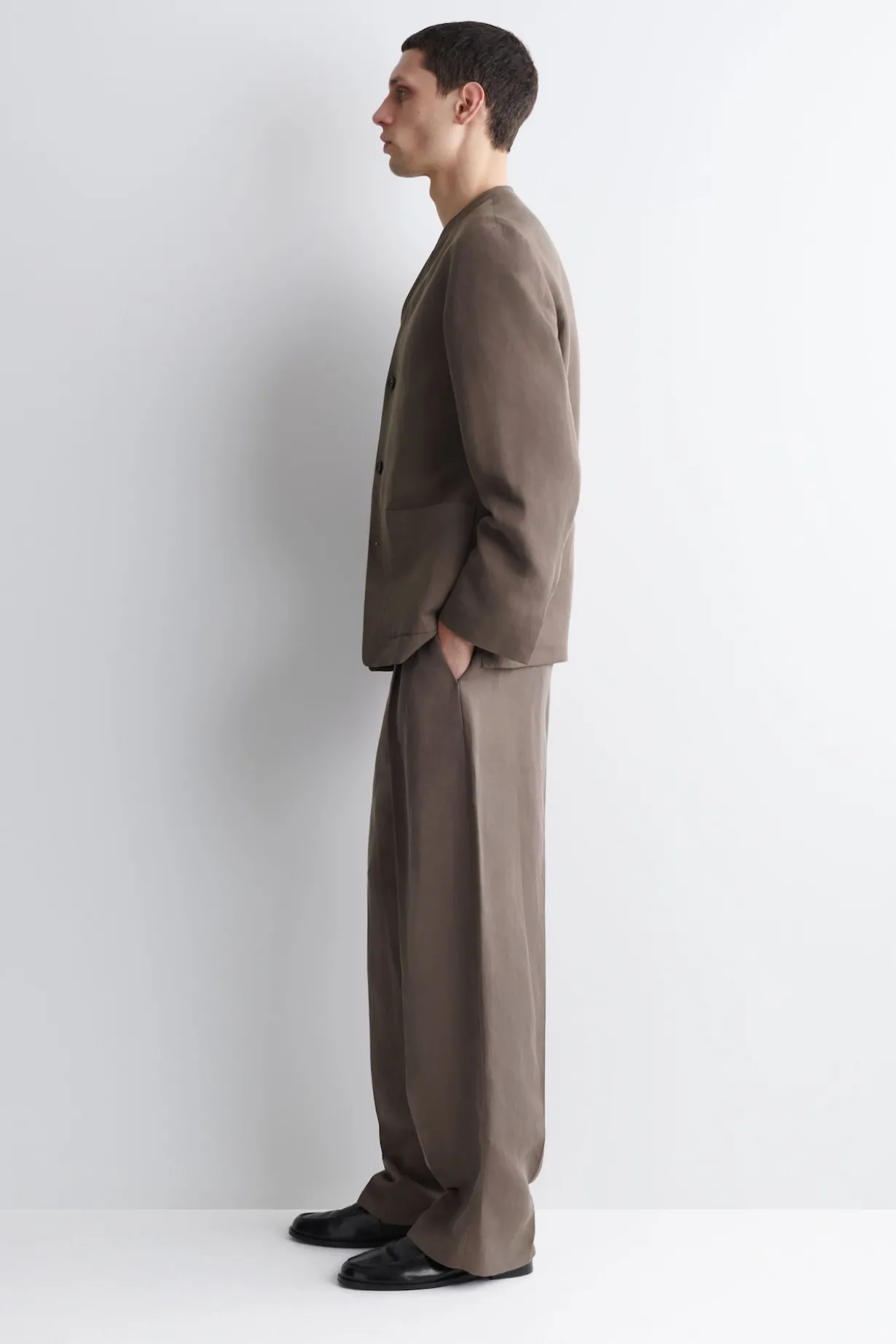 KRAGENLOSER BLAZER AUS LEINEN-MIX