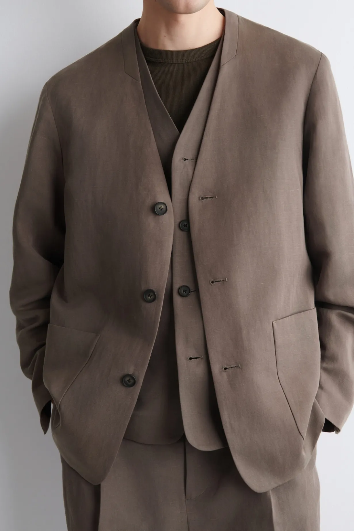 KRAGENLOSER BLAZER AUS LEINEN-MIX