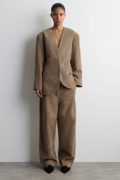 KRAGENLOSER BLAZER AUS VELOURSLEDER