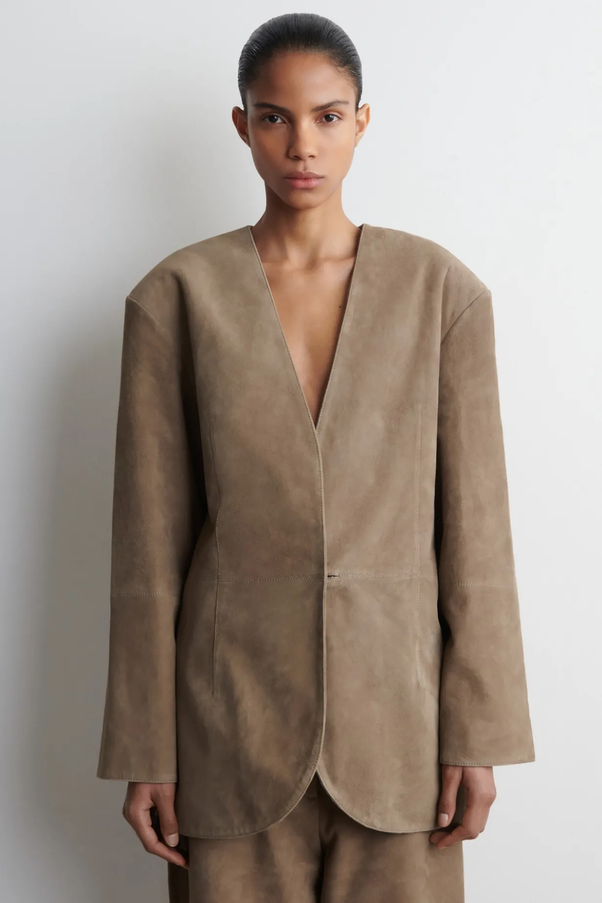 KRAGENLOSER BLAZER AUS VELOURSLEDER
