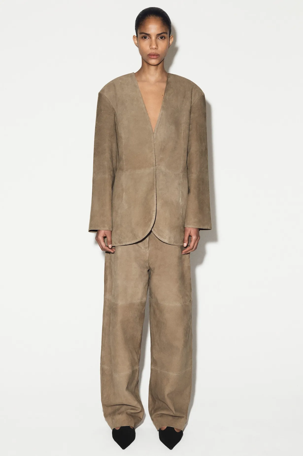 KRAGENLOSER BLAZER AUS VELOURSLEDER