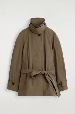 KURZER TRENCHCOAT AUS BAUMWOLLE MIT GÜRTEL