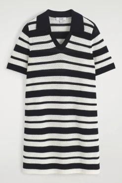 KURZES POLOKLEID MIT LOCHSTRICKMUSTER