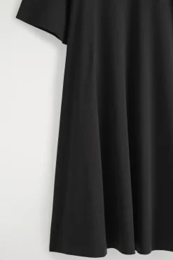 KURZES T-SHIRT-KLEID IN A-LINIE