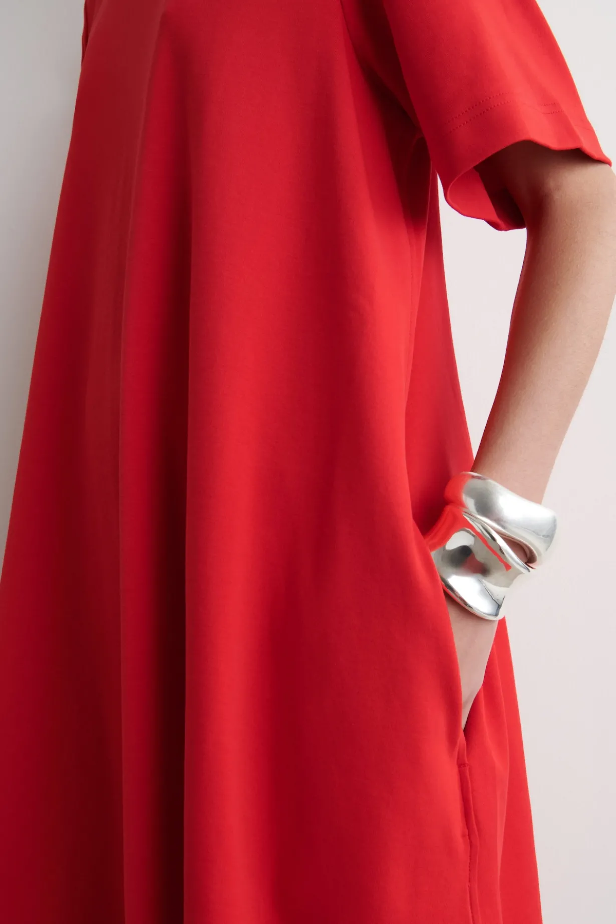 KURZES T-SHIRT-KLEID IN A-LINIE