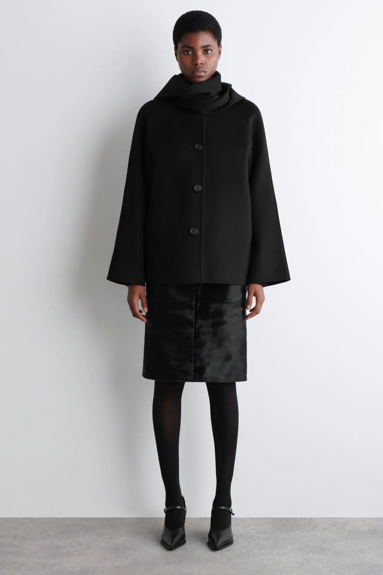 KURZJACKE AUS DOUBLEFACE-WOLLE MIT SCHAL