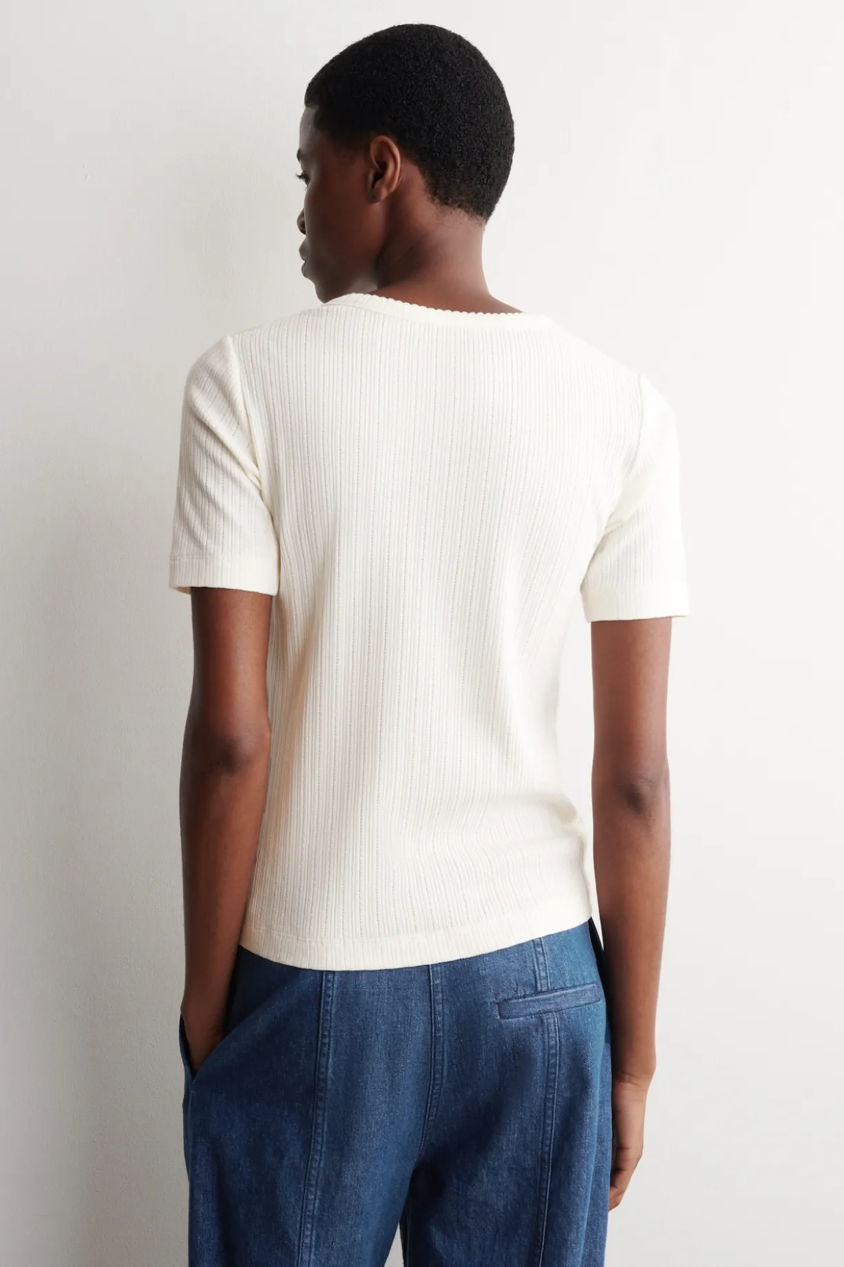 KURZÄRMLIGE STRICKJACKE AUS POINTELLE-STRICK