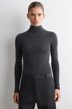 LANGARMSHIRT AUS MERINOWOLLE MIT HOHEM KRAGEN