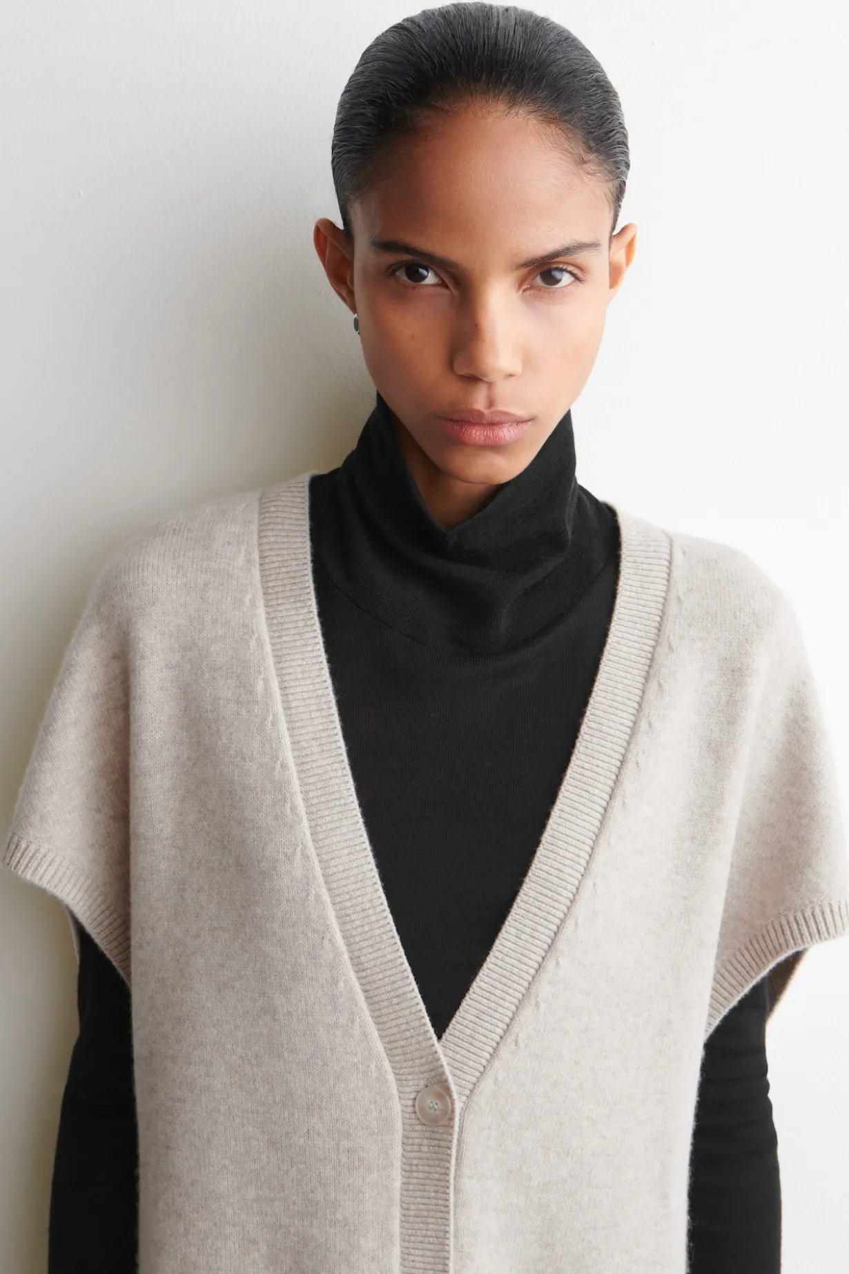LANGE STRICKJACKE AUS WOLLE