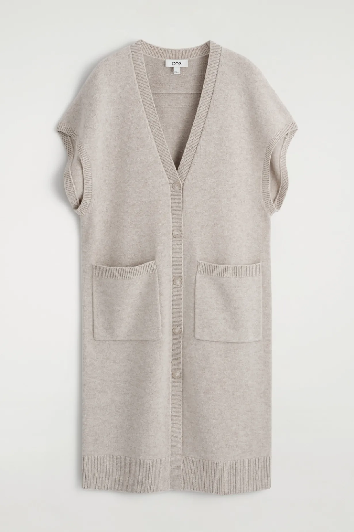 LANGE STRICKJACKE AUS WOLLE