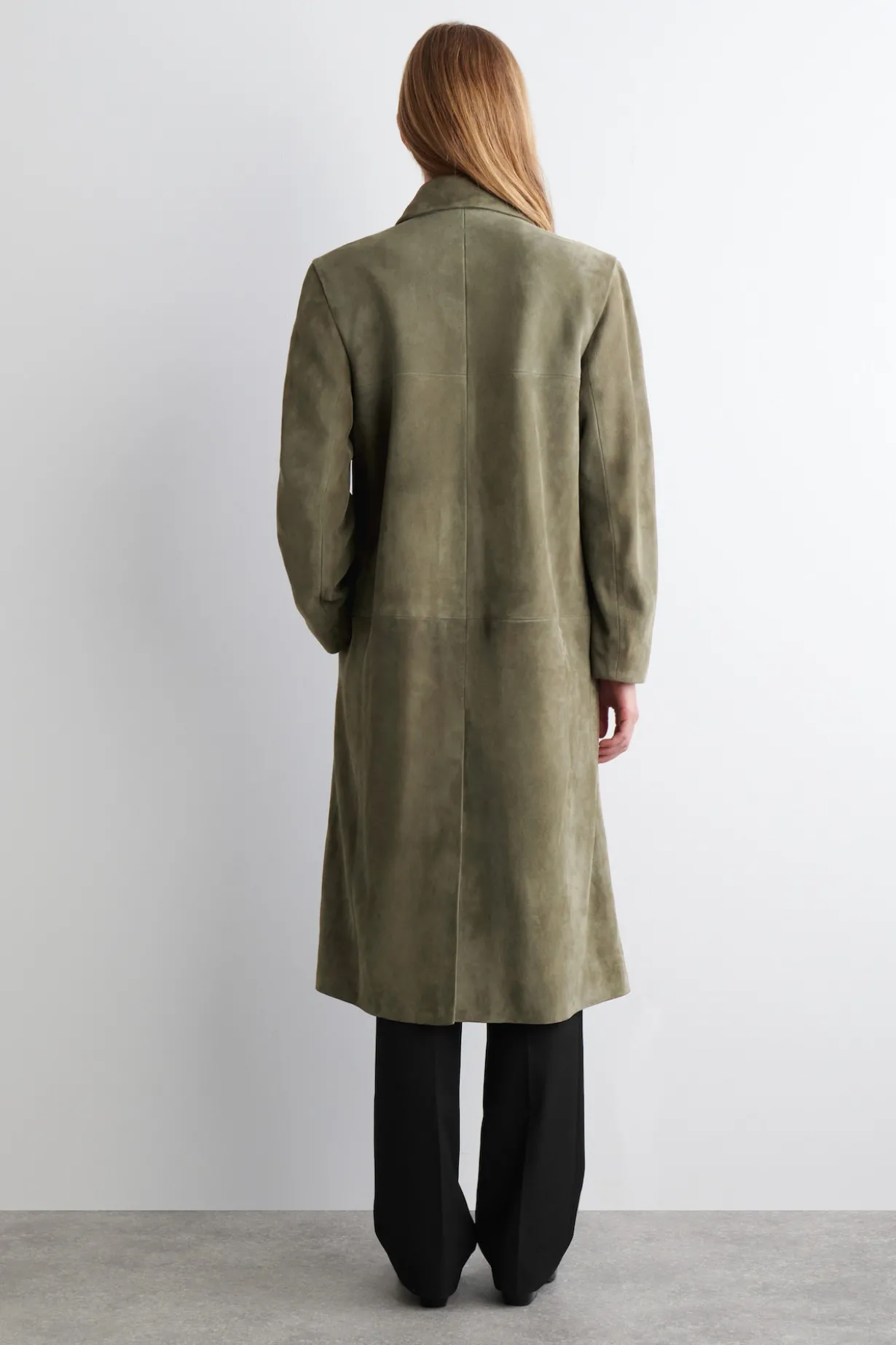 LANGER MANTEL AUS VELOURSLEDER MIT KRAGEN