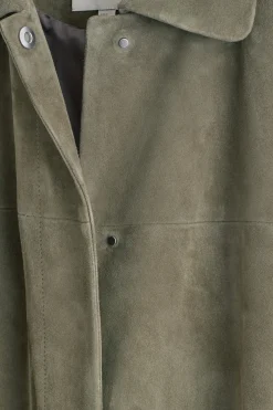 LANGER MANTEL AUS VELOURSLEDER MIT KRAGEN