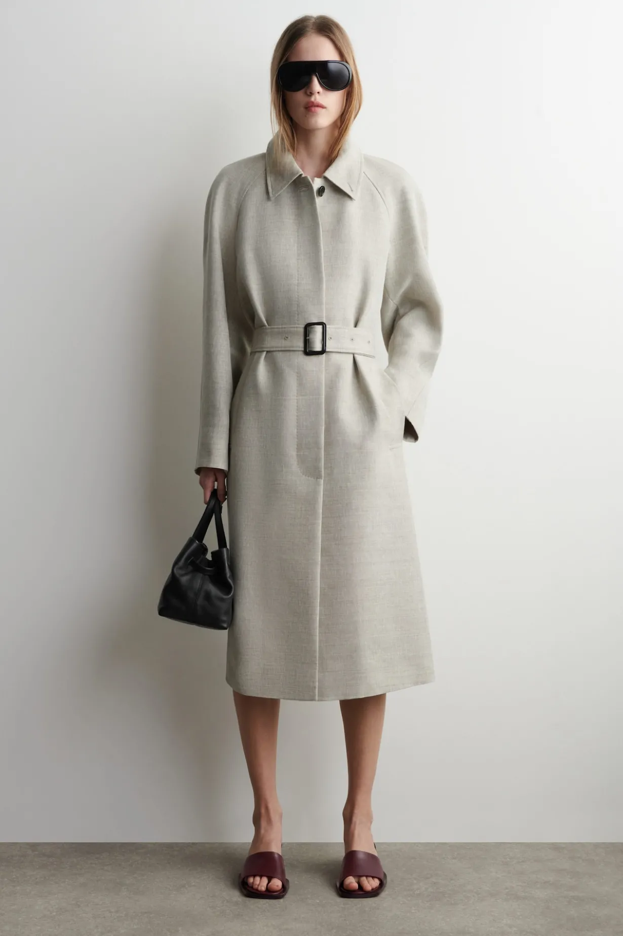 LANGER TRENCHCOAT AUS LEINEN UND WOLLE
