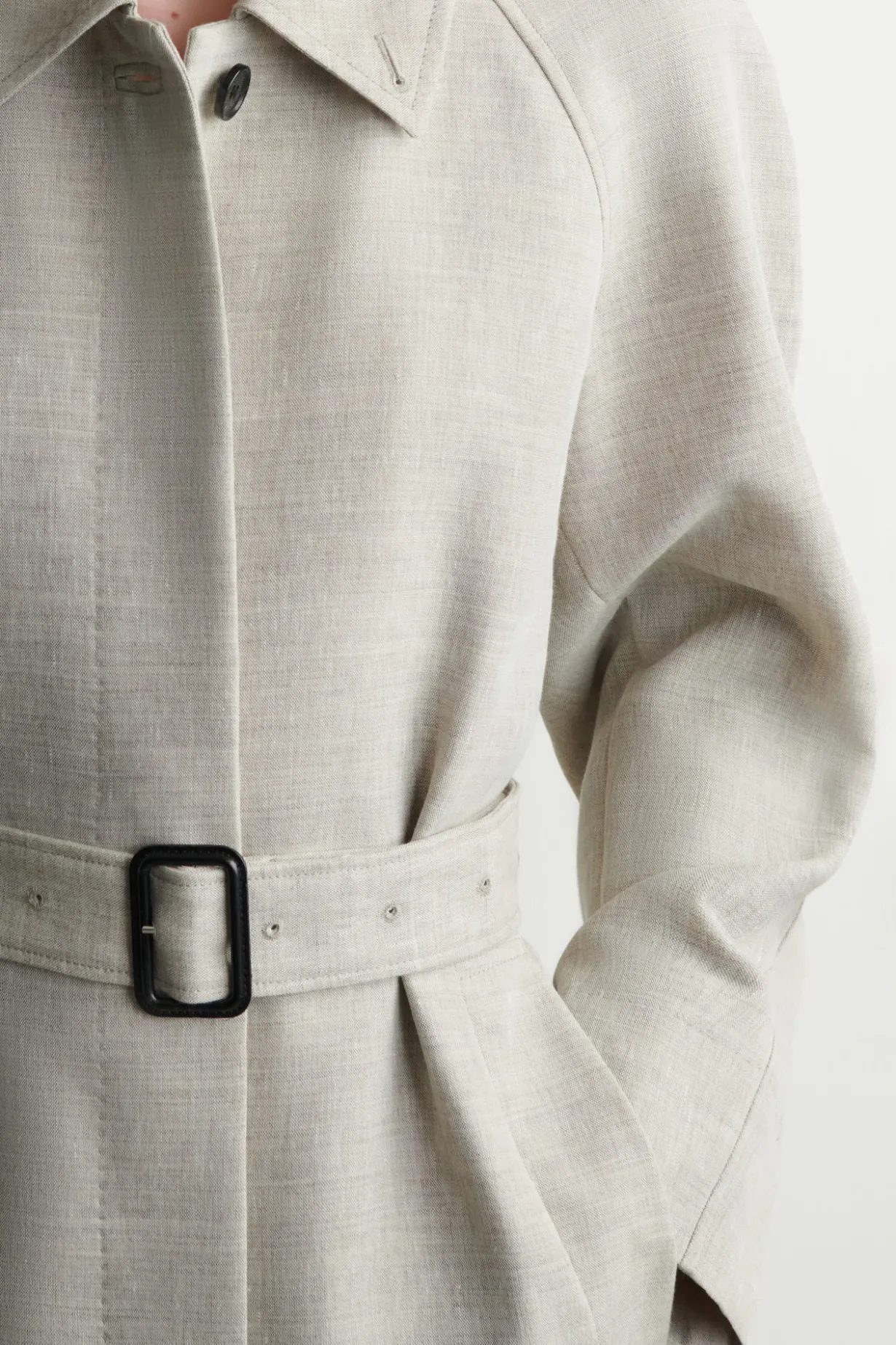 LANGER TRENCHCOAT AUS LEINEN UND WOLLE
