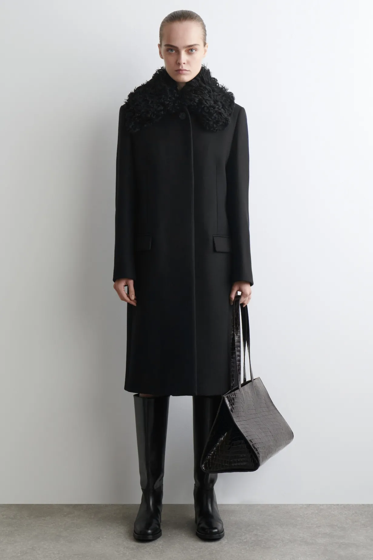 LANGER WOLLMANTEL MIT SHEARLING-KRAGEN