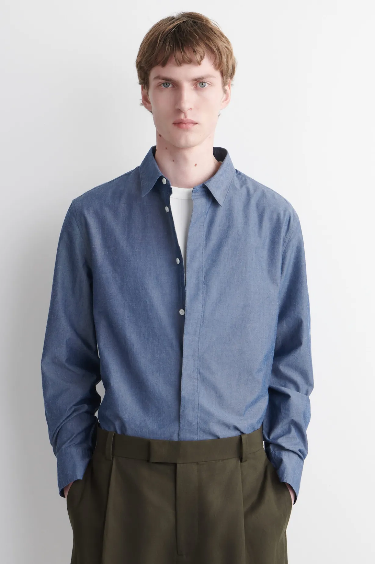 LANGÄRMLIGES HEMD AUS CHAMBRAY