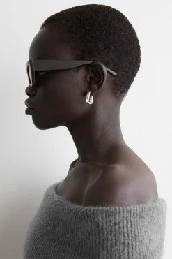 LEDERBEZOGENE SONNENBRILLE MIT CAT-EYE-RAHMEN