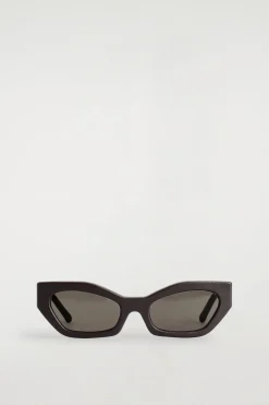 LEDERBEZOGENE SONNENBRILLE MIT CAT-EYE-RAHMEN