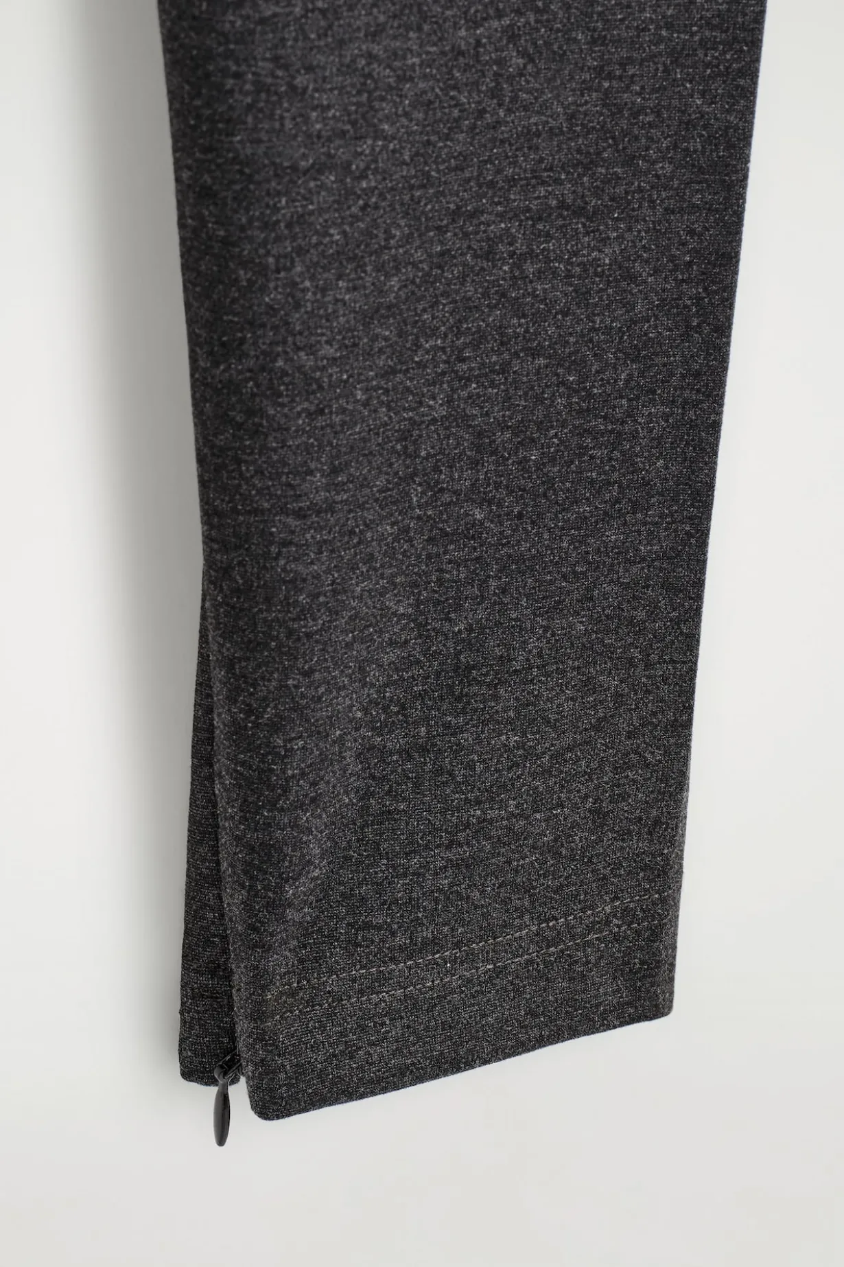 LEGGINGS MIT REISSVERSCHLUSS AM BEIN