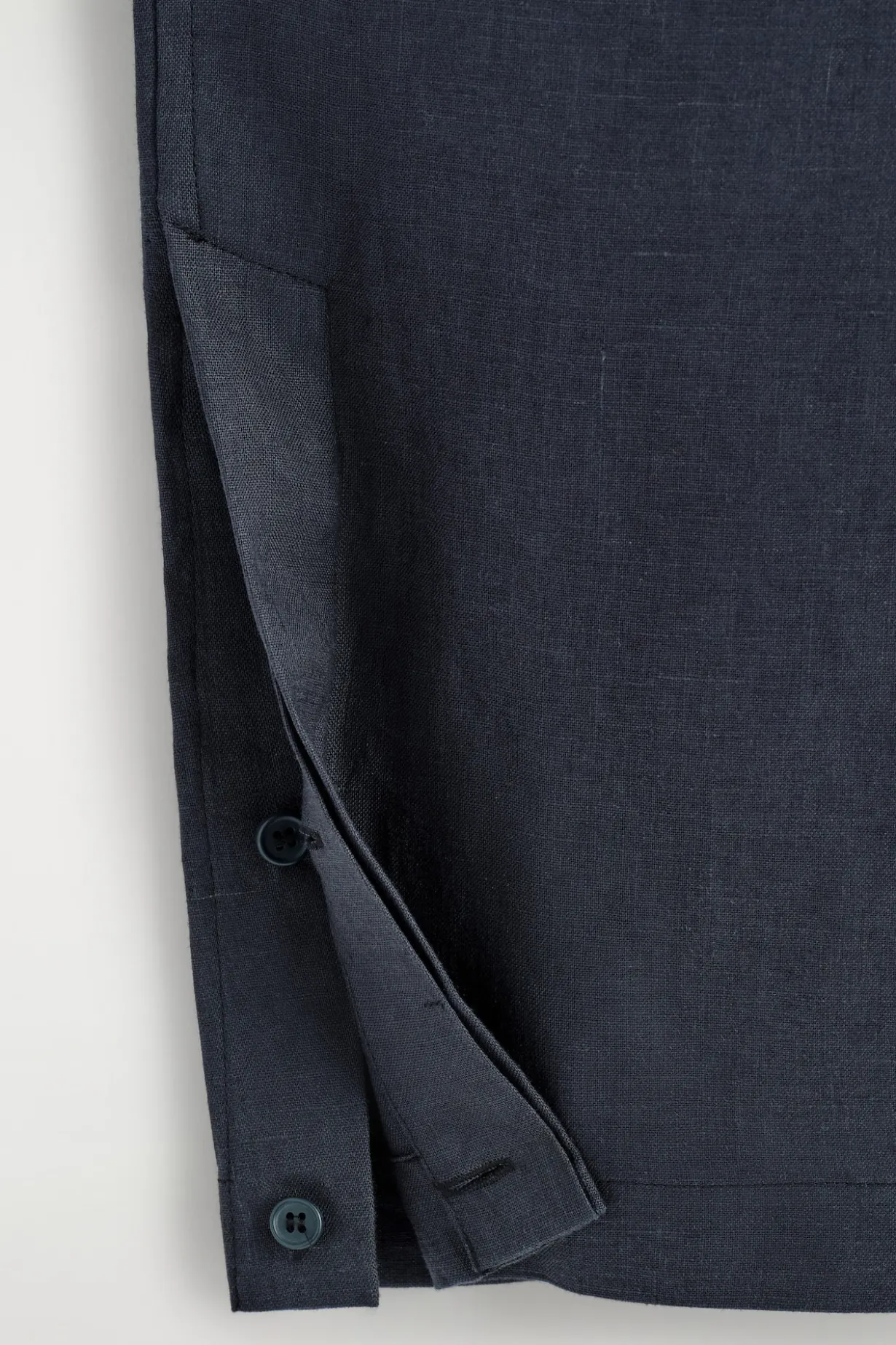 LEINENHOSE MIT BARREL-BEIN UND ELASTISCHEM BUND