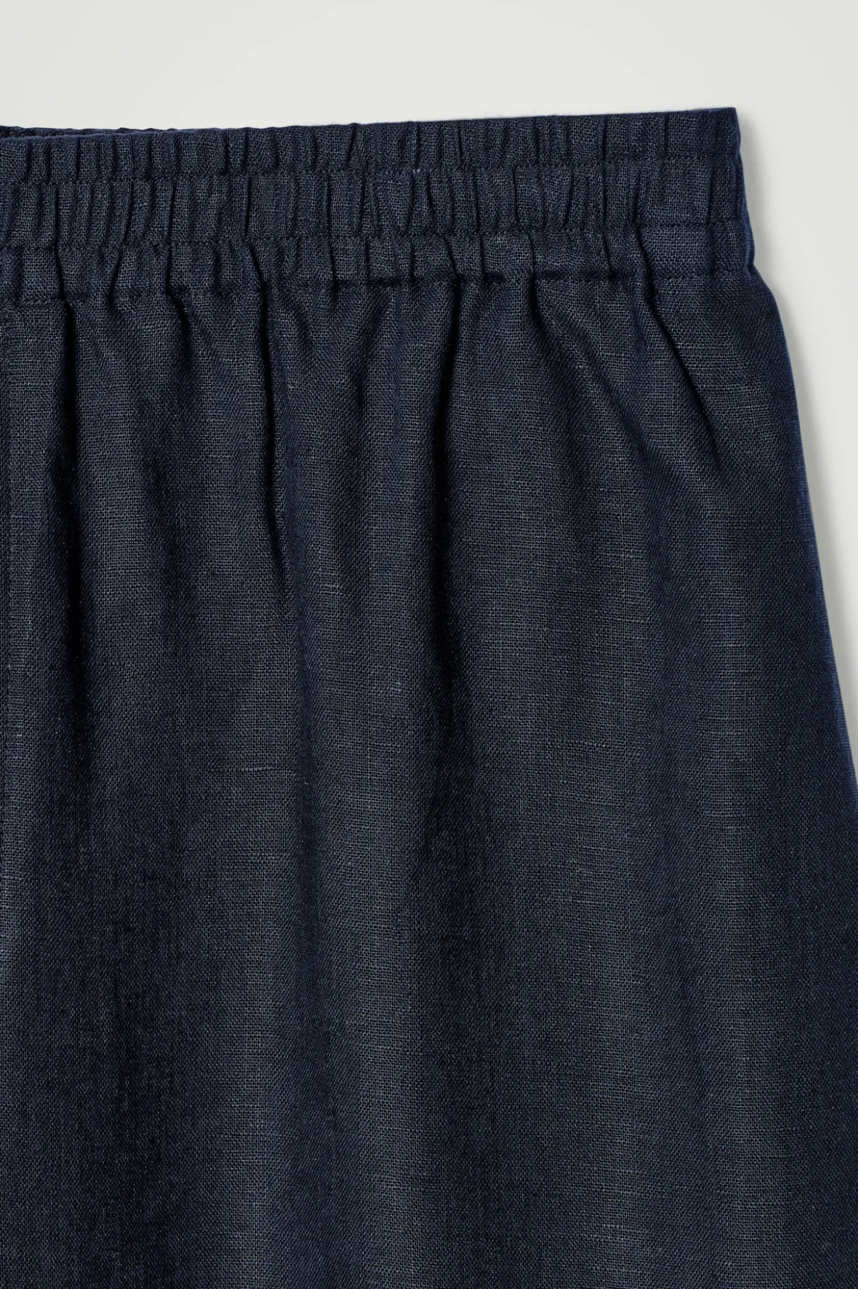 LEINENHOSE MIT WEITEM BEIN UND ELASTISCHEM BUND