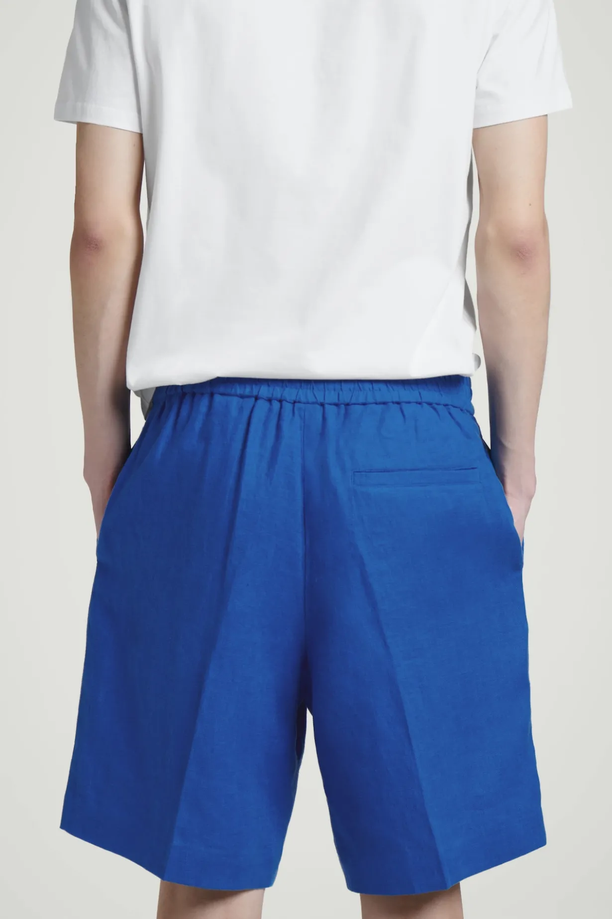 LEINENSHORTS MIT ELASTISCHEM BUND