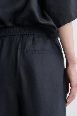 LEINENSHORTS MIT ELASTISCHEM BUND