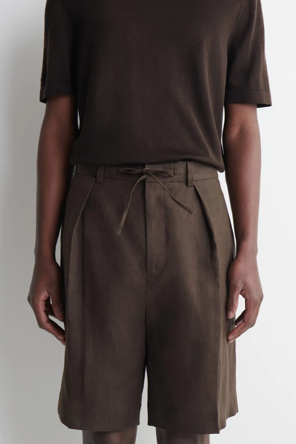 LEINENSHORTS MIT KORDELZUGBUND UND FALTEN