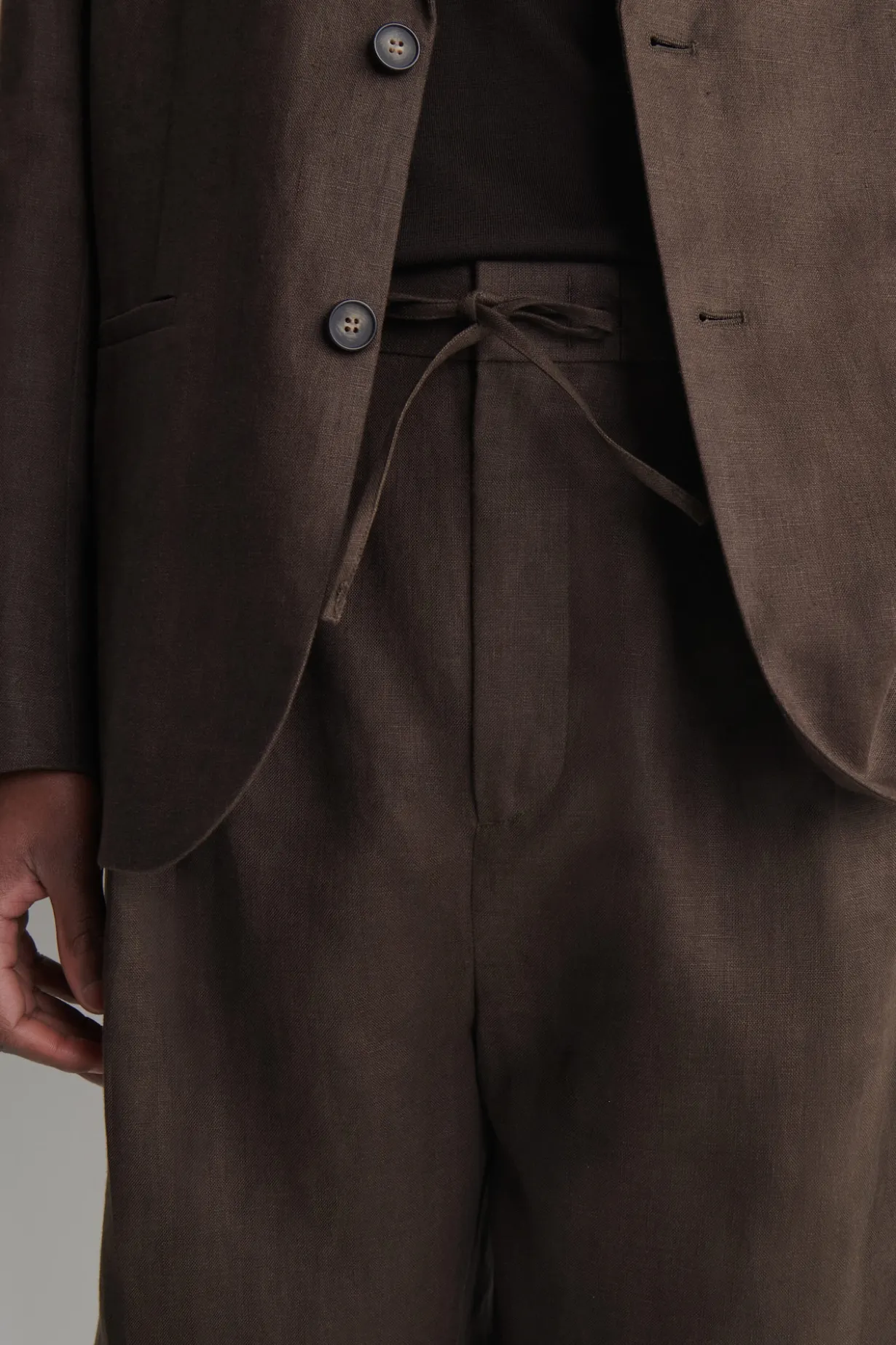 LEINENSHORTS MIT KORDELZUGBUND UND FALTEN