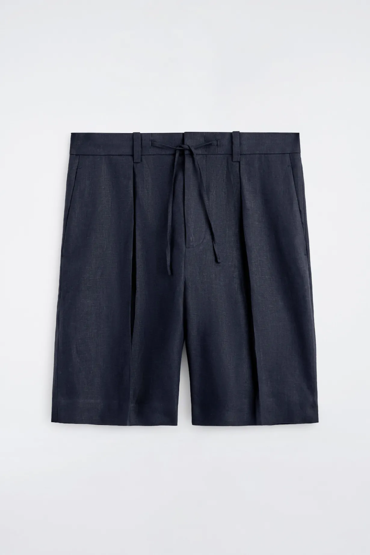 LEINENSHORTS MIT KORDELZUGBUND UND FALTEN