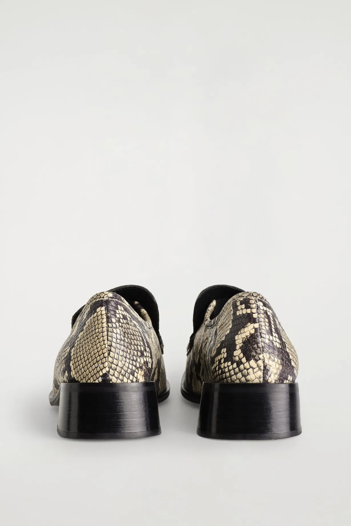 LOAFERS AUS LEDER MIT ABSATZ