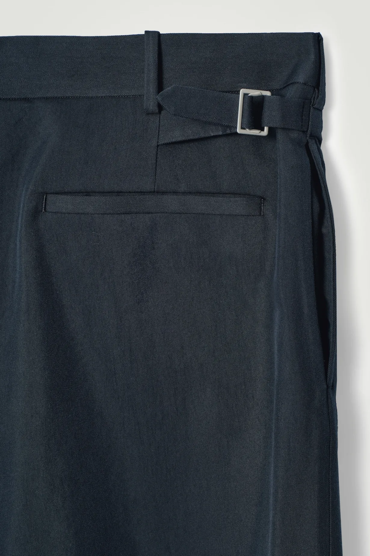 LOCKERE, ELEGANTE HOSE MIT GERADEM BEIN