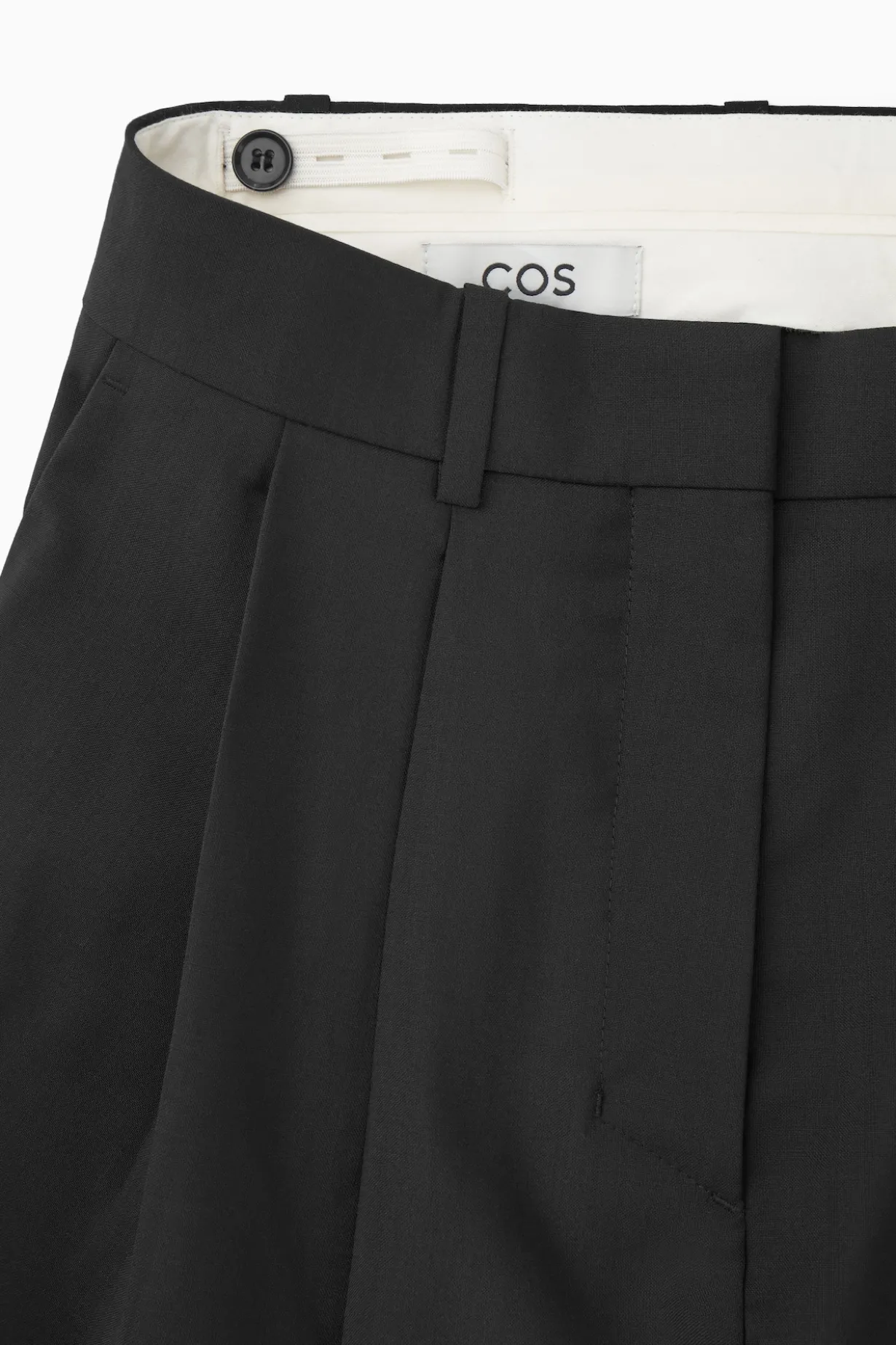 LOCKERE ELEGANTE WOLLHOSE MIT WEITEM BEIN