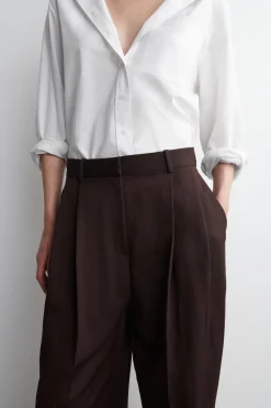 LOCKERE, FLIESSENDE HOSE MIT WEITEM BEIN