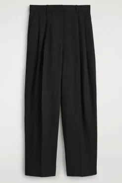 LOCKERE, FLIESSENDE HOSE MIT WEITEM BEIN