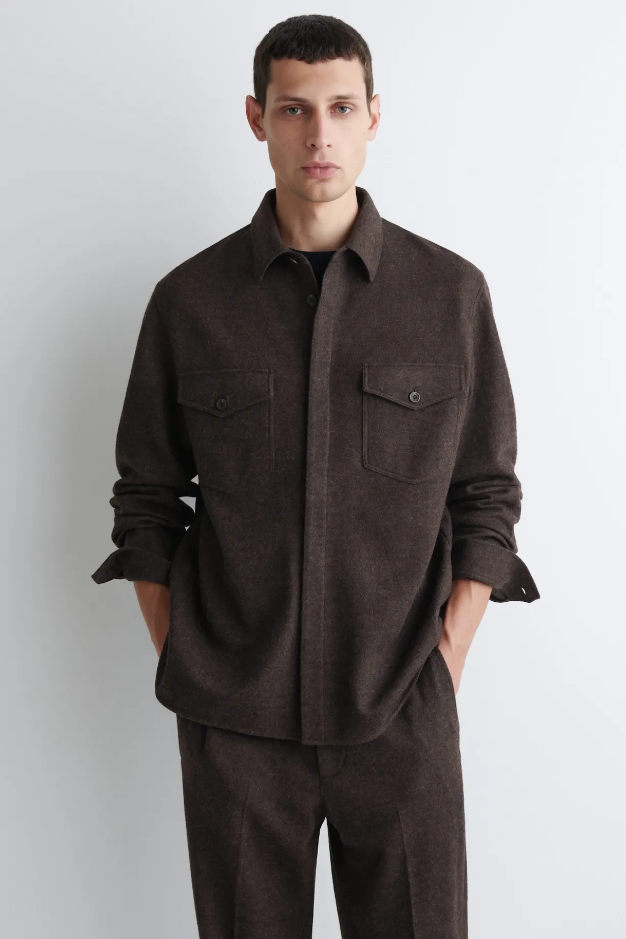 LOCKERE HEMDJACKE AUS GEKOCHTER WOLLE