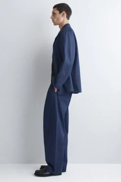 LOCKERE HOSE AUS DENIM MIT BARREL-BEIN UND GÜRTEL