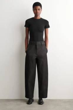 LOCKERE HOSE AUS DENIM MIT WEITEM BEIN