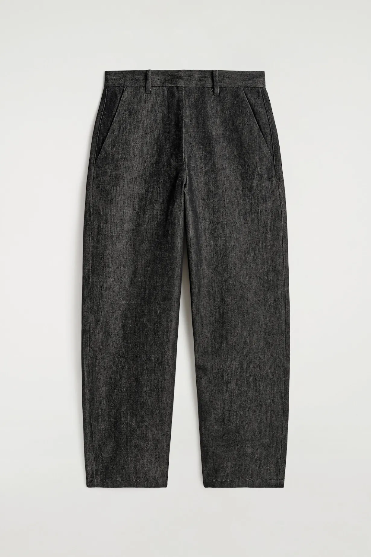 LOCKERE HOSE AUS DENIM MIT WEITEM BEIN