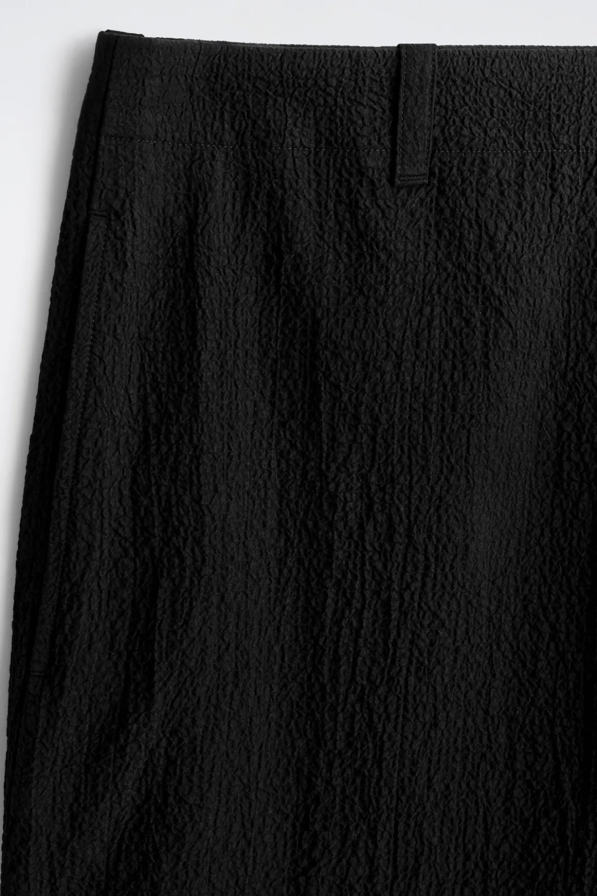 LOCKERE HOSE AUS SEERSUCKER MIT GERADEM BEIN