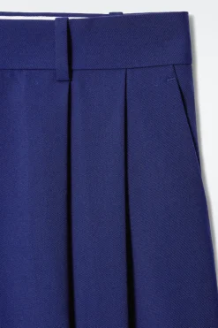LOCKERE HOSE AUS TWILL MIT WEITEM BEIN