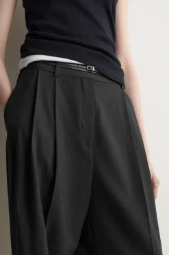 LOCKERE HOSE AUS TWILL MIT WEITEM BEIN