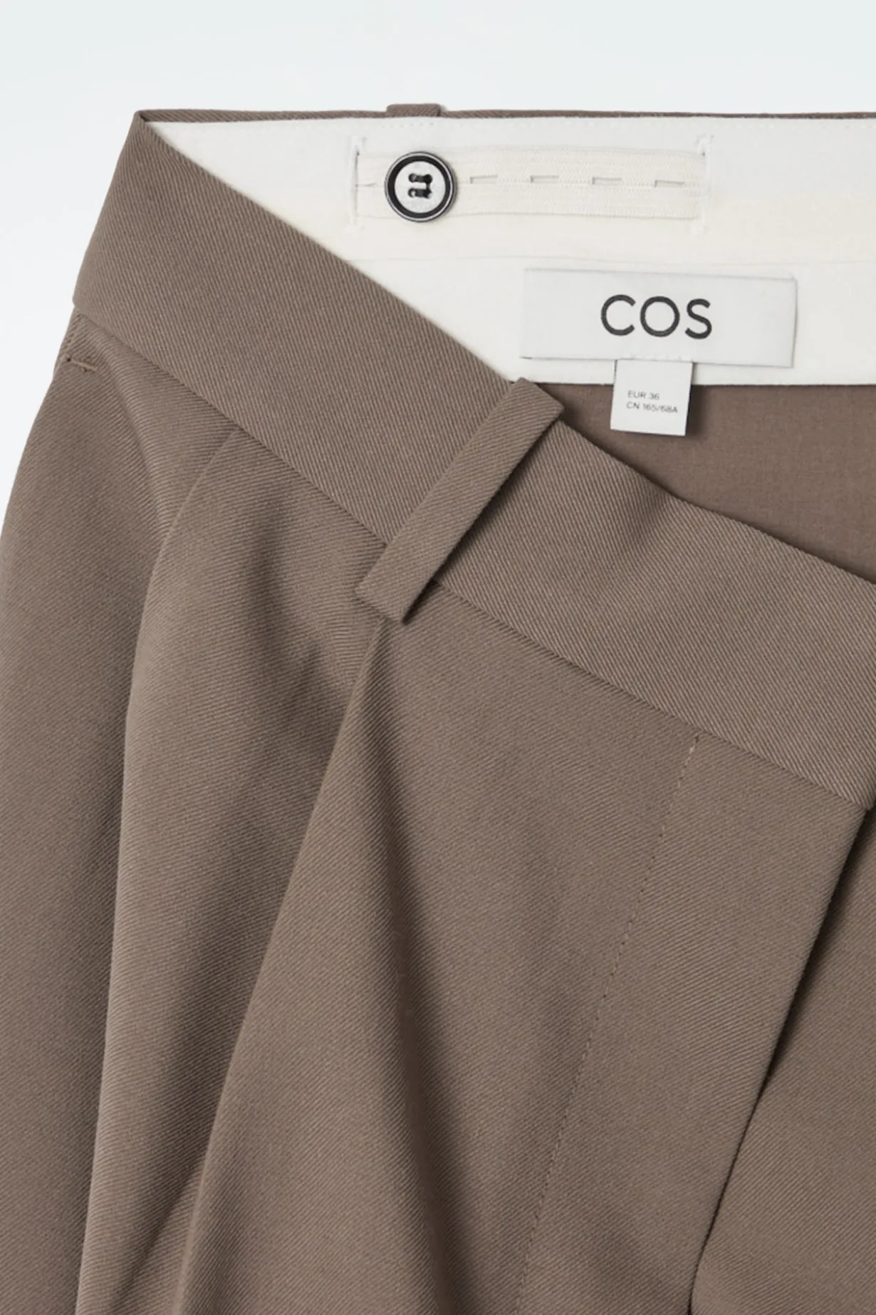 LOCKERE HOSE AUS TWILL MIT WEITEM BEIN