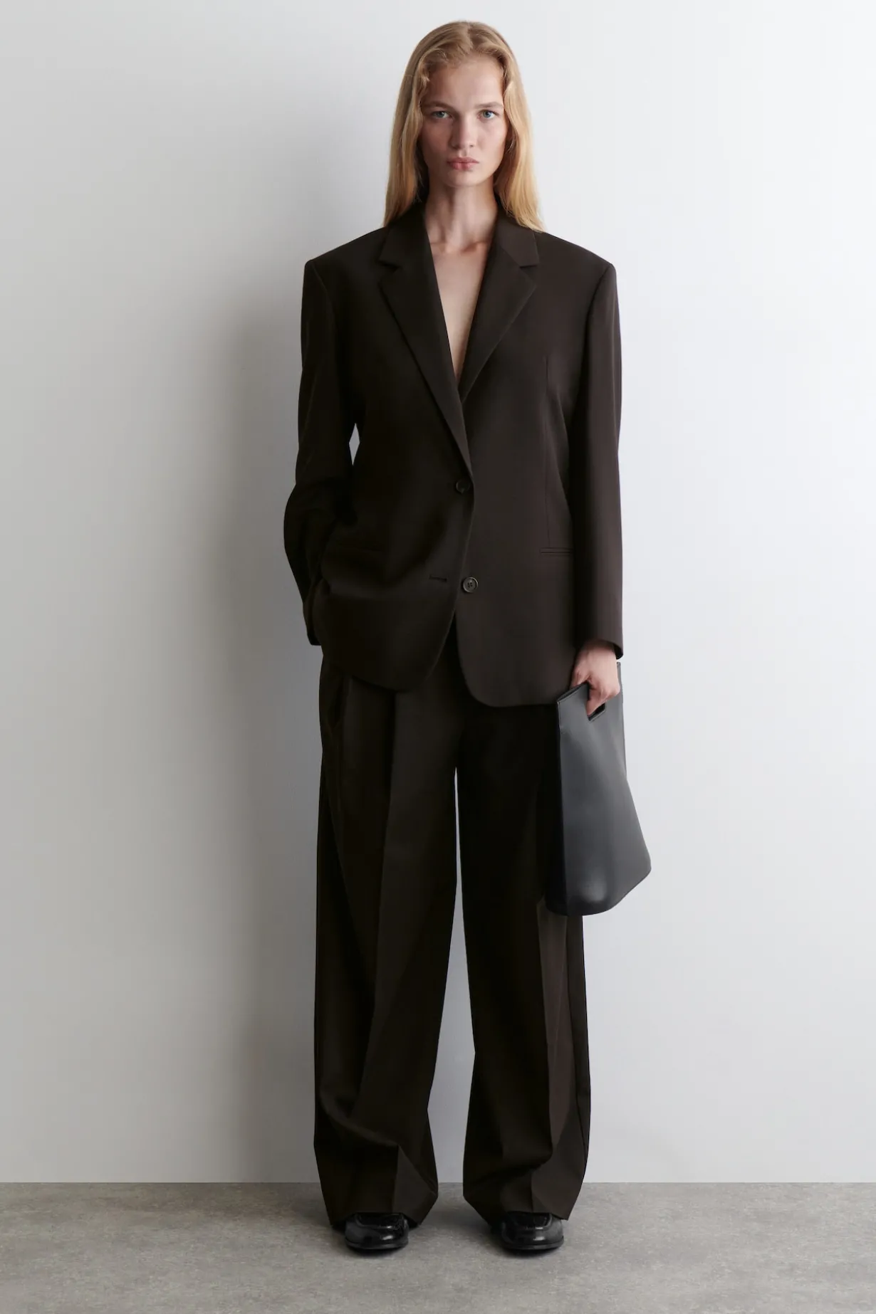 LOCKERE HOSE AUS TWILL MIT WEITEM BEIN