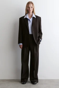 LOCKERE HOSE AUS TWILL MIT WEITEM BEIN