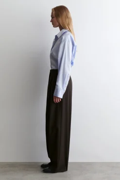 LOCKERE HOSE AUS TWILL MIT WEITEM BEIN
